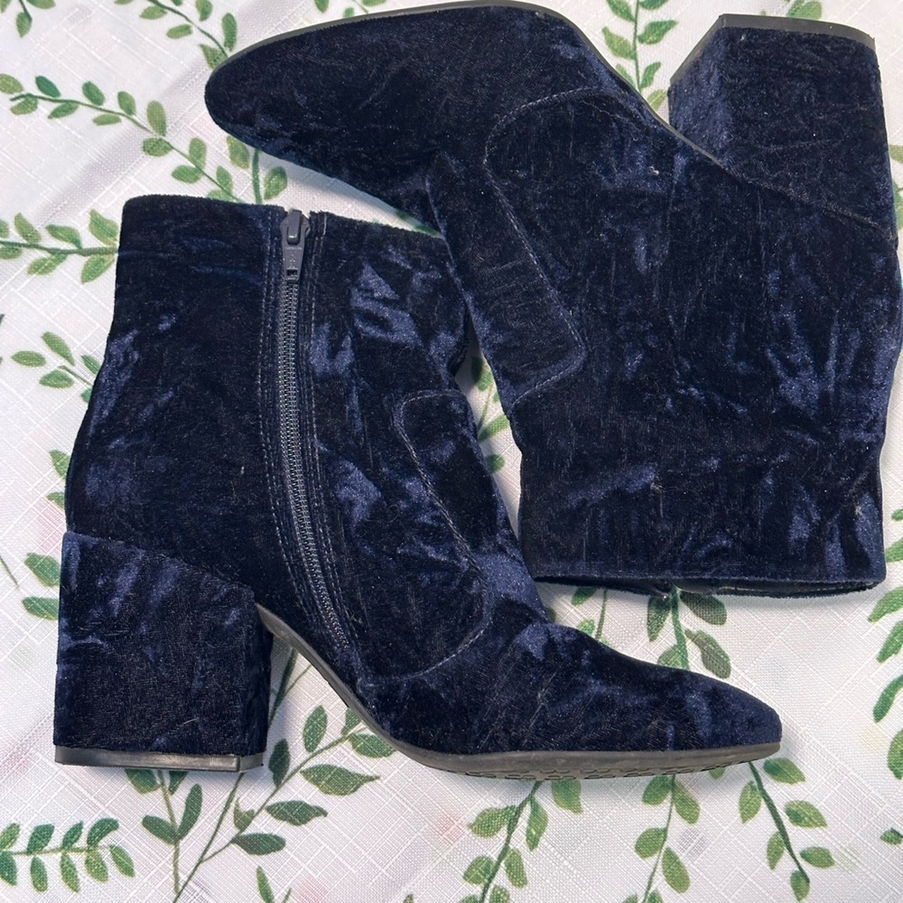Elegant Velvet Ankle Boots - Black